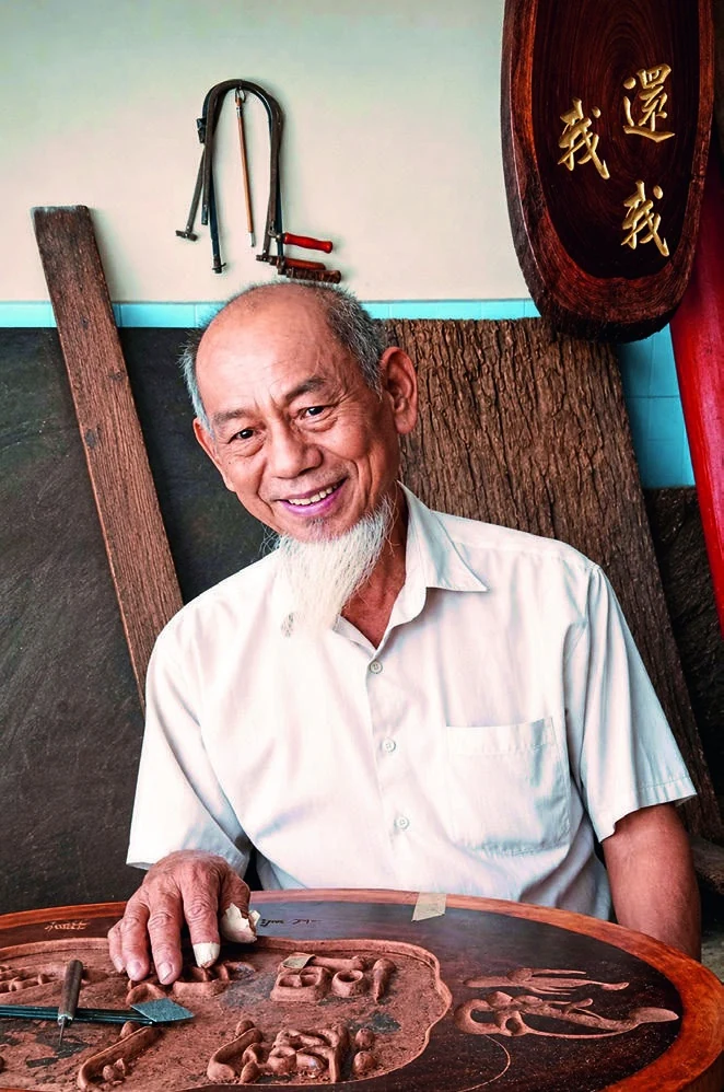 Woodcarver Lee Hong: another story discovered along the way.